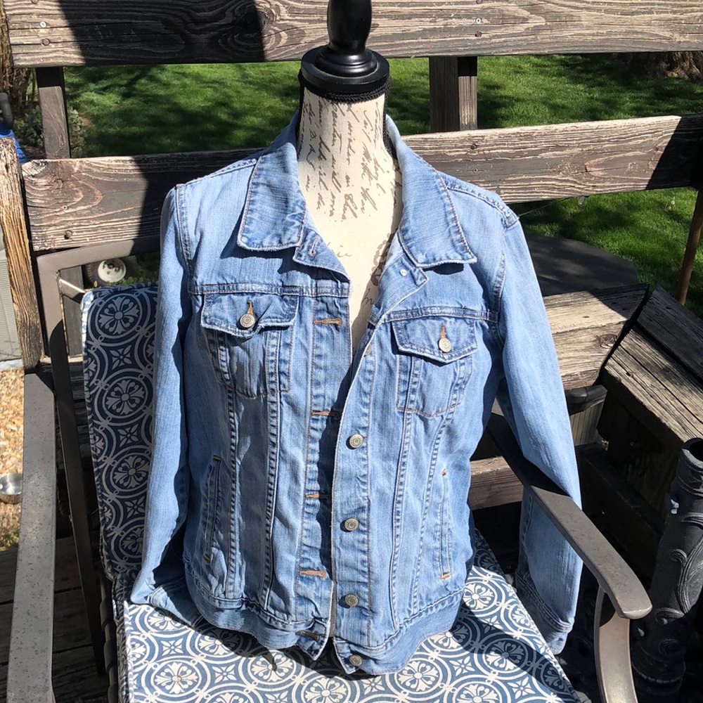 Awesome Jean Jacket xl old navy womens light to medium wash worn look